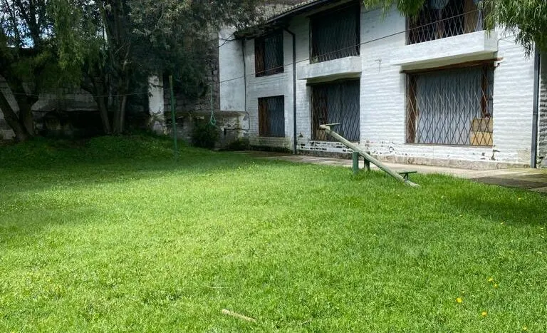 Hermosa casa con áreas recreativas y casa independiente — Los Chamizales, quito · foto 24