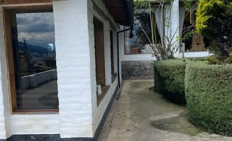Hermosa casa con áreas recreativas y casa independiente — Los Chamizales, quito · foto 27