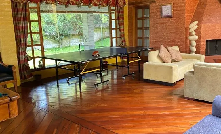 Hermosa casa con áreas recreativas y casa independiente — Los Chamizales, quito · foto 10