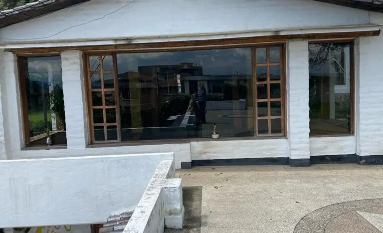 Hermosa casa con áreas recreativas y casa independiente — Los Chamizales, quito · foto 32