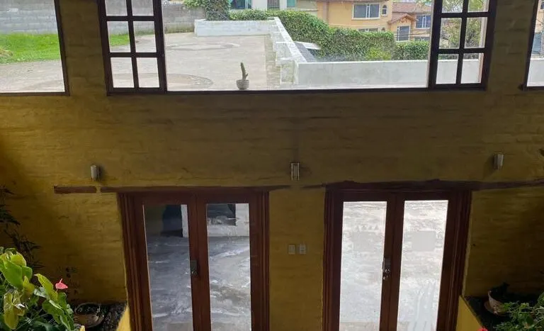 Hermosa casa con áreas recreativas y casa independiente — Los Chamizales, quito · foto 12