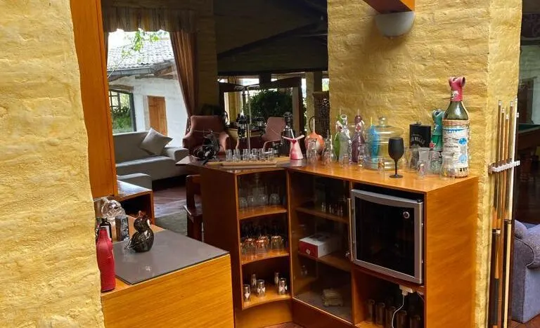 Hermosa casa con áreas recreativas y casa independiente — Los Chamizales, quito · foto 6