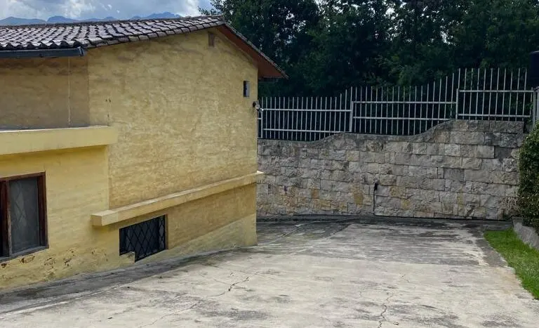 Hermosa casa con áreas recreativas y casa independiente — Los Chamizales, quito · foto 36