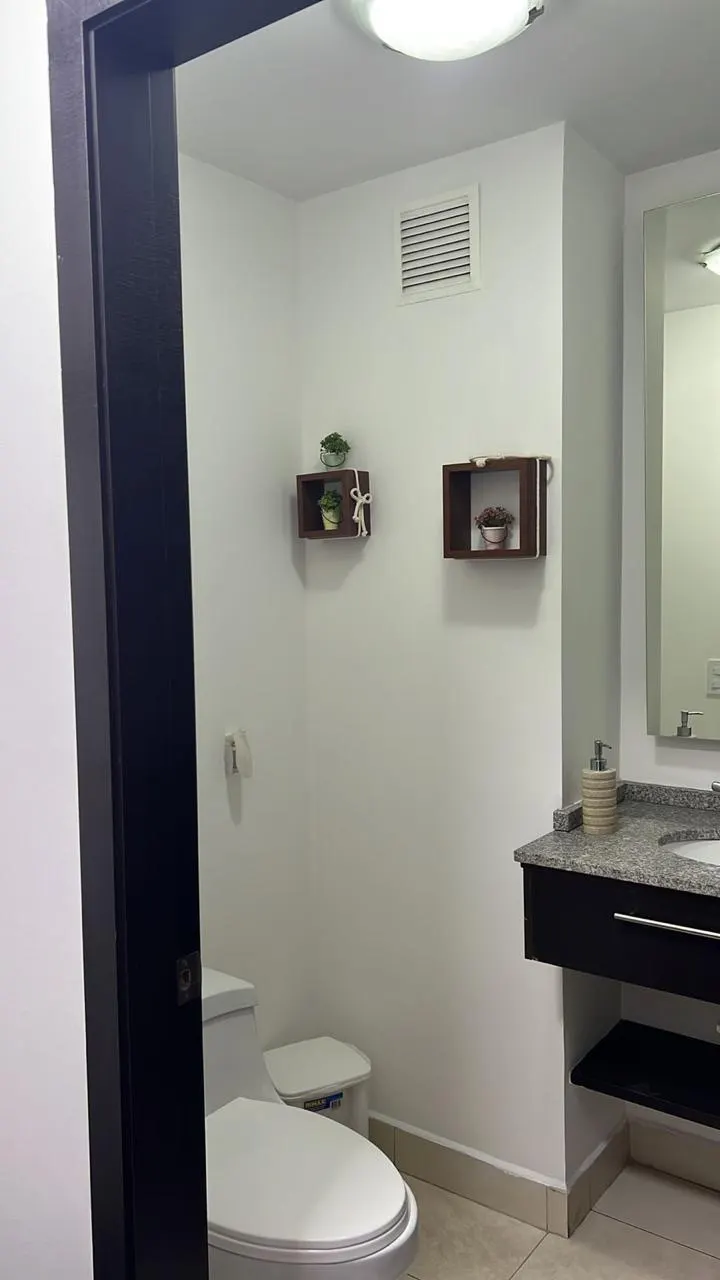 Departamento amoblado en renta en República del Salvador — Iñaquito, quito · foto 1