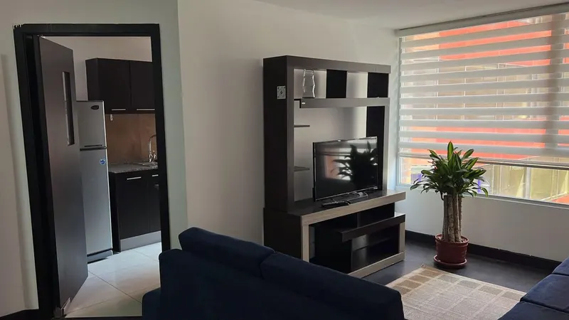 Departamento amoblado en renta en República del Salvador — Iñaquito, quito · foto 3