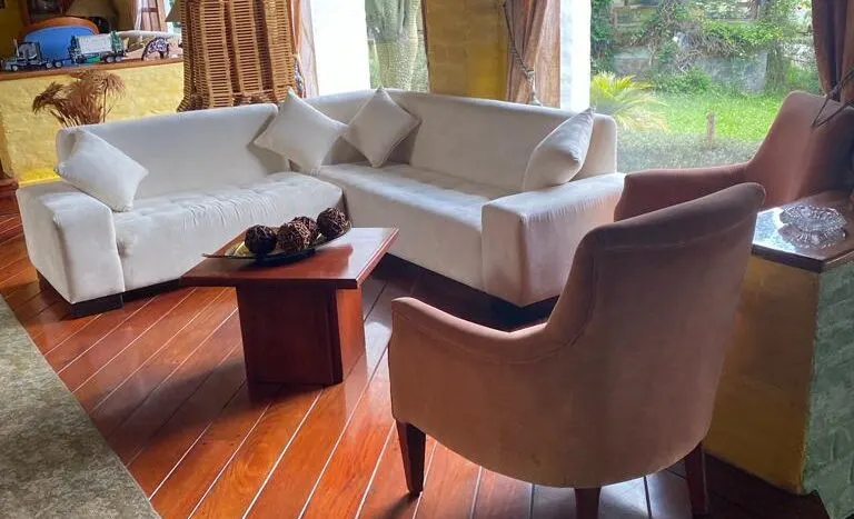 Hermosa casa con áreas recreativas y casa independiente — Los Chamizales, quito · foto 9