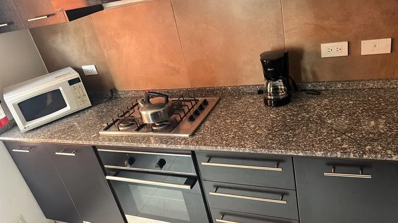 Departamento amoblado en renta en República del Salvador — Iñaquito, quito · foto 8
